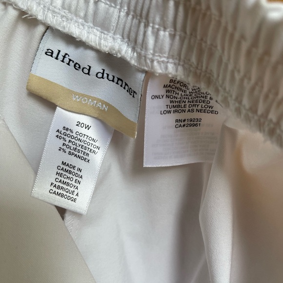 ALFRED DUNNER Barcelona Lace- Embellished Pull On Capri Pants - Size 20W - Picture 4 of 6